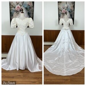 Beautiful Vintage 1980s/90s Wedding Gown!